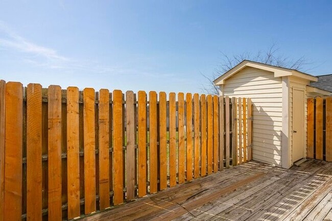 Building Photo - Beautiful 3 Bed Brentwood Townhome!