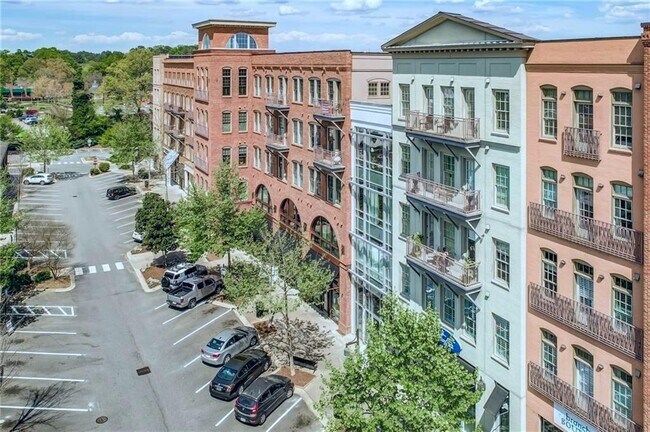 Building Photo - 360 Chambers St