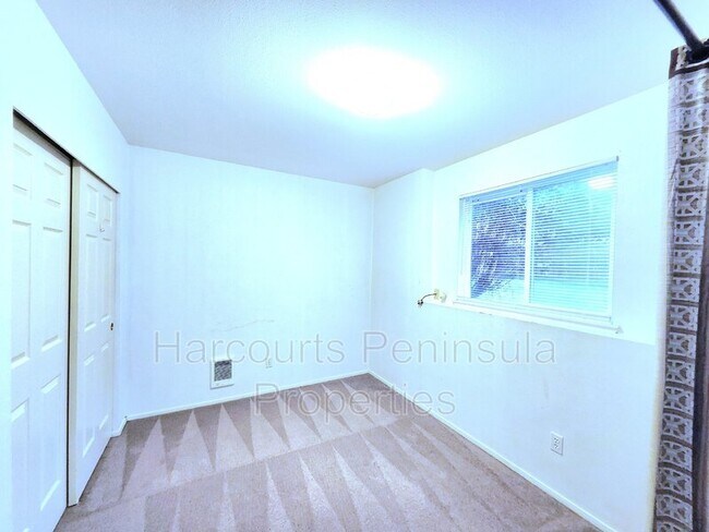 Building Photo - 24550 S Kingston Rd NE