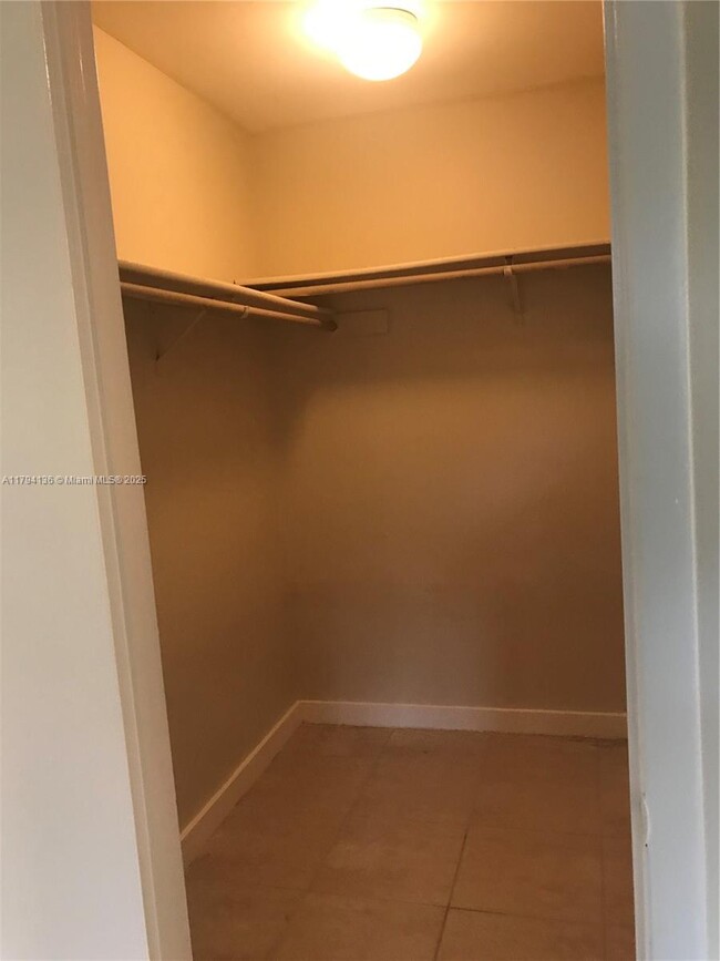 Building Photo - 4088 N Pine Island Rd
