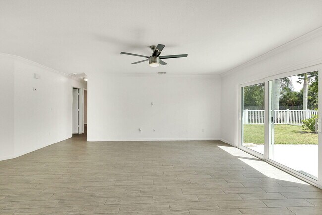 Building Photo - 1612 SE Cascella Ct