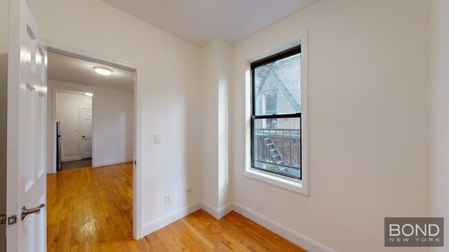 Building Photo - 425 E 65th St