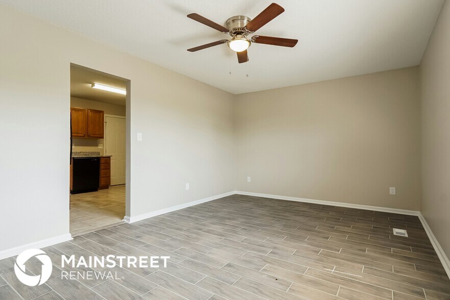 Building Photo - 1833 Huntington Dr