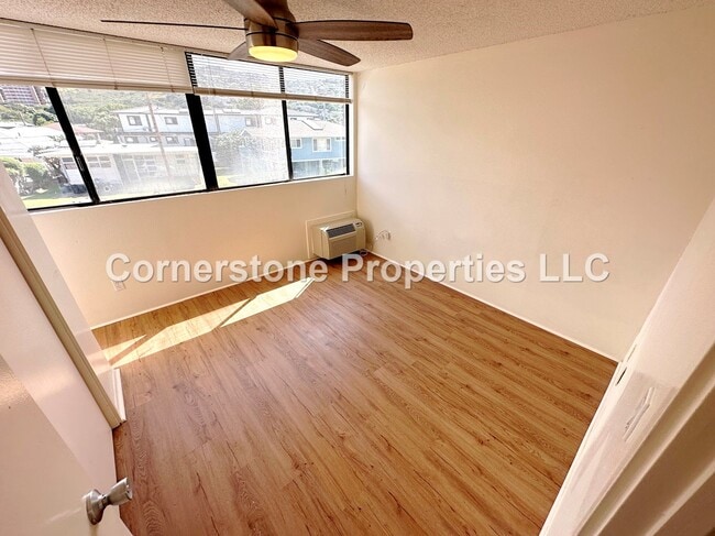 Building Photo - 2860 Waialae Ave