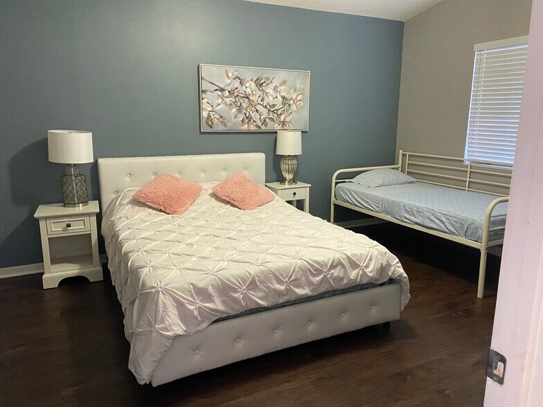 Building Photo - 3607 Simms St