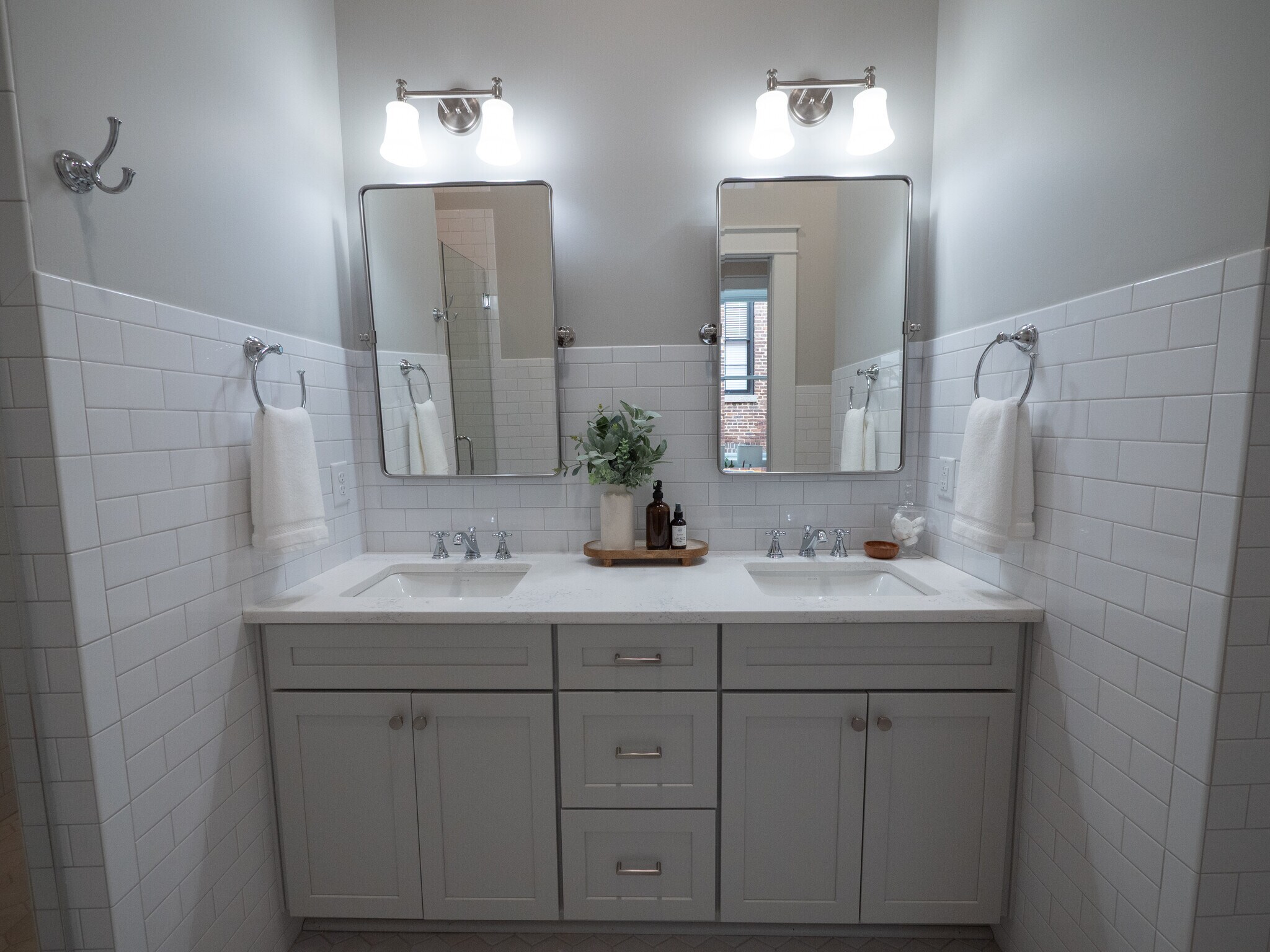 Building Photo - 121 N Main St