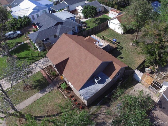 Building Photo - 42 Laurel Ave