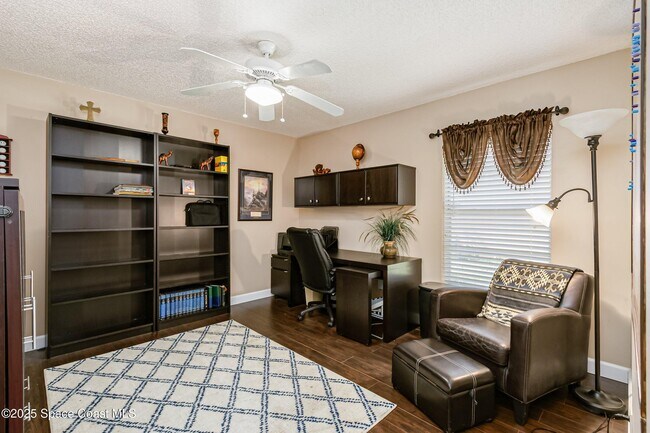 Building Photo - 4351 Silver Lake Dr