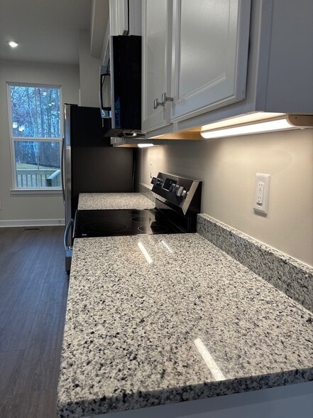 Building Photo - 711 Tambor Rd