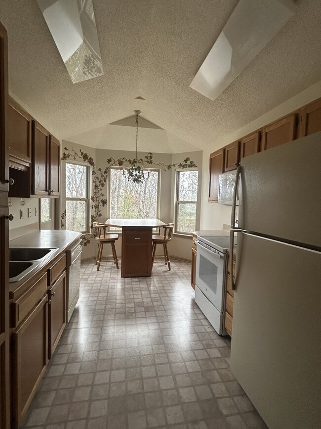 Building Photo - 140 Havenridge Cir