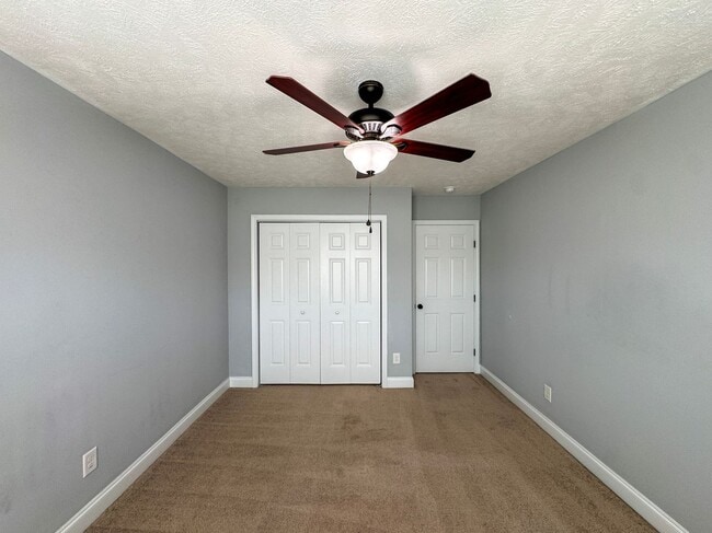 Building Photo - Stunning 4 Bed 2.5 Bath Home in Aberdeen