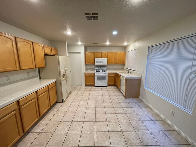 Building Photo - SUMMERLIN 3 BEDROOM + A LOFT!