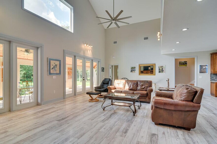 Building Photo - 5100 28th Ave N