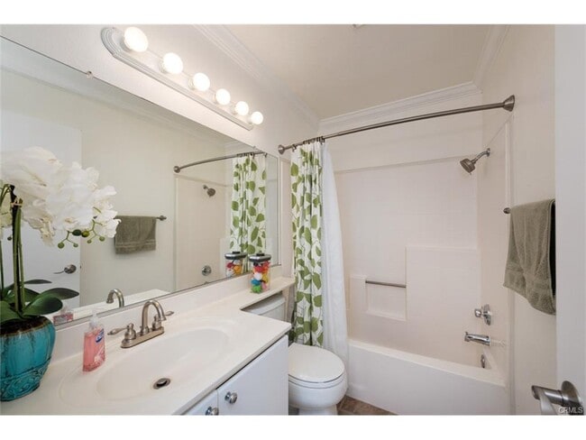 Building Photo - 2482 Sena St