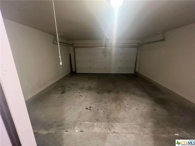 Building Photo - Lovely 3 bed 2 bath coming soon!