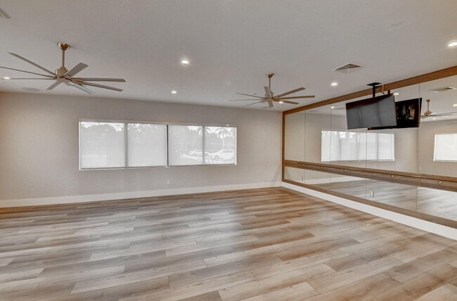 Building Photo - 7017 Peters Ln