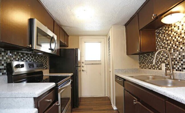 Building Photo - 2 bedroom in Dallas TX 75243