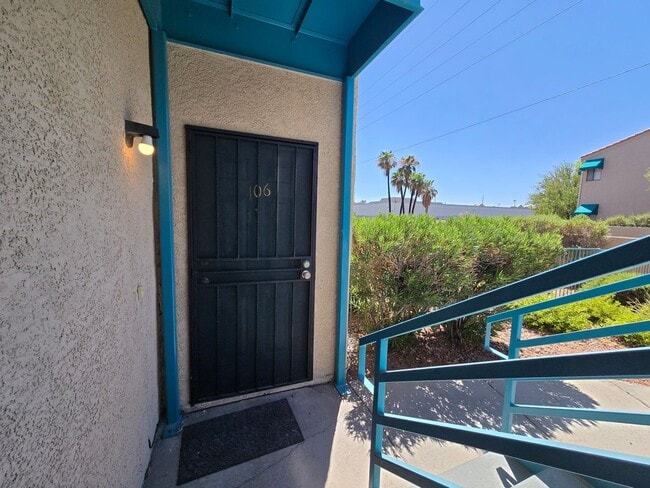 Building Photo - Charming 2-Bedroom Condo in Gated Communit...