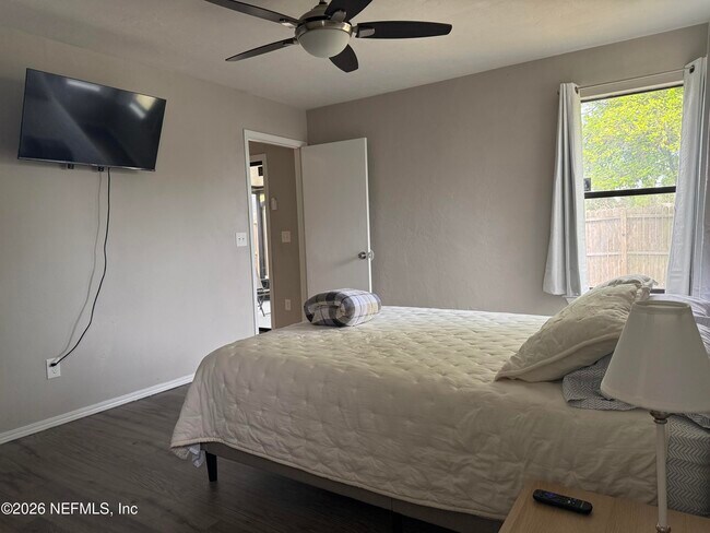 Building Photo - 2360 Bitternut Way