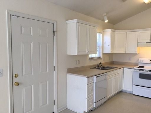 Building Photo - AZALEA TRACE