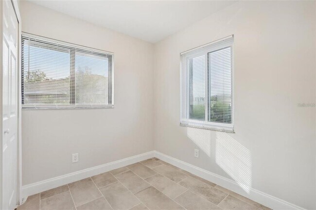 Building Photo - 1052 Manchester Cir
