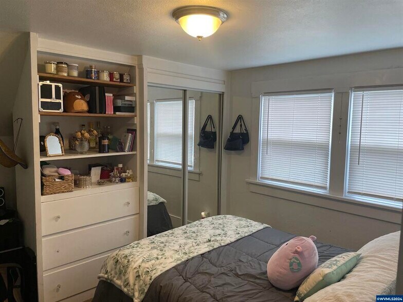 Building Photo - 320 NW 23rd St