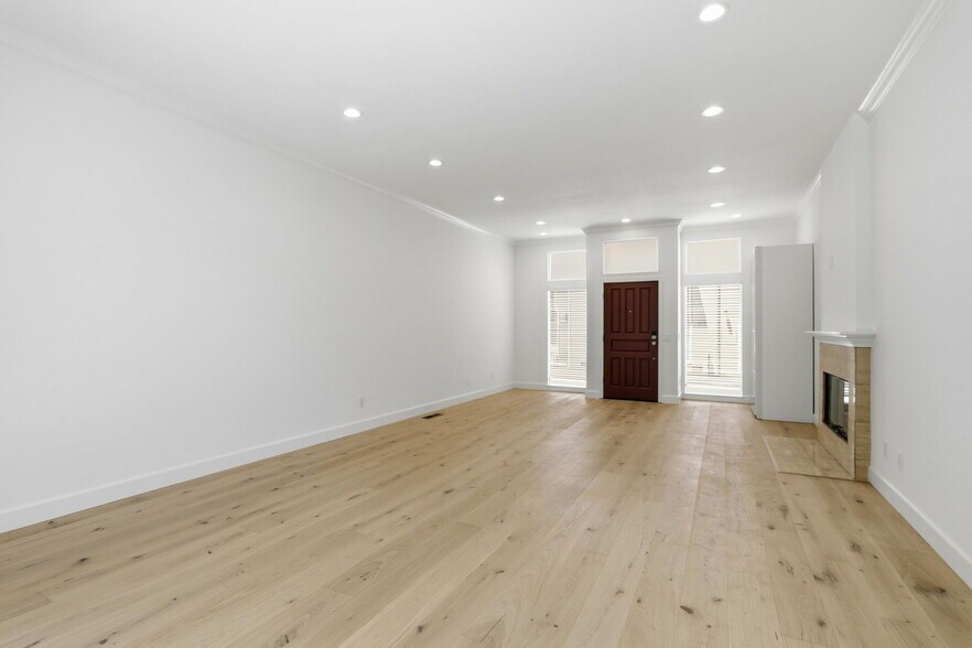 Building Photo - 1104 Lautrec Ter