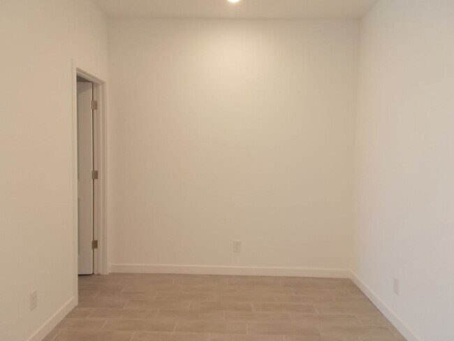 Building Photo - Welcome to Alderidge Townhomes!