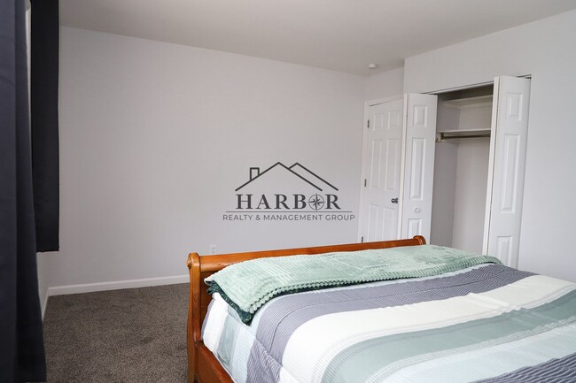 Building Photo - Single Family Home in SE Rochester Availab...
