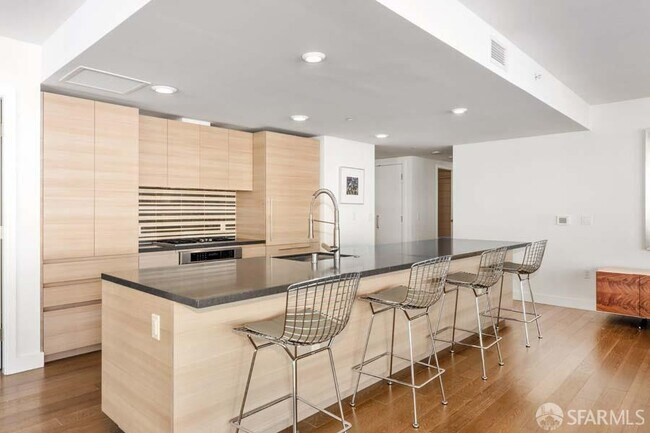 Building Photo - 718 Long Bridge St