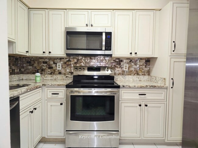 Building Photo - Beautiful 3BR Townhome in Burtonsville | Garage, Deck & Community Amenities