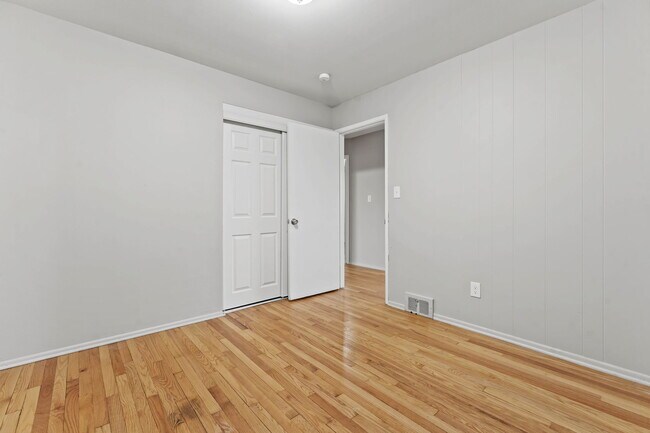 Building Photo - 32325 Parkwood St