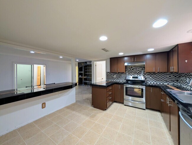 Building Photo - 3848 W North Ln