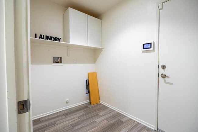 Building Photo - 511 Meadow Ct
