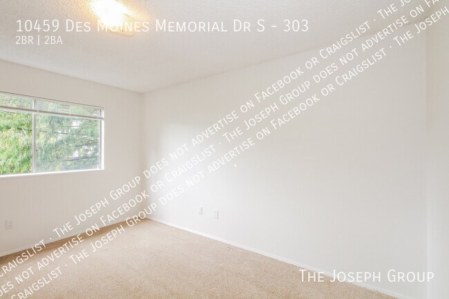 Building Photo - 10459 Des Moines Memorial Dr S