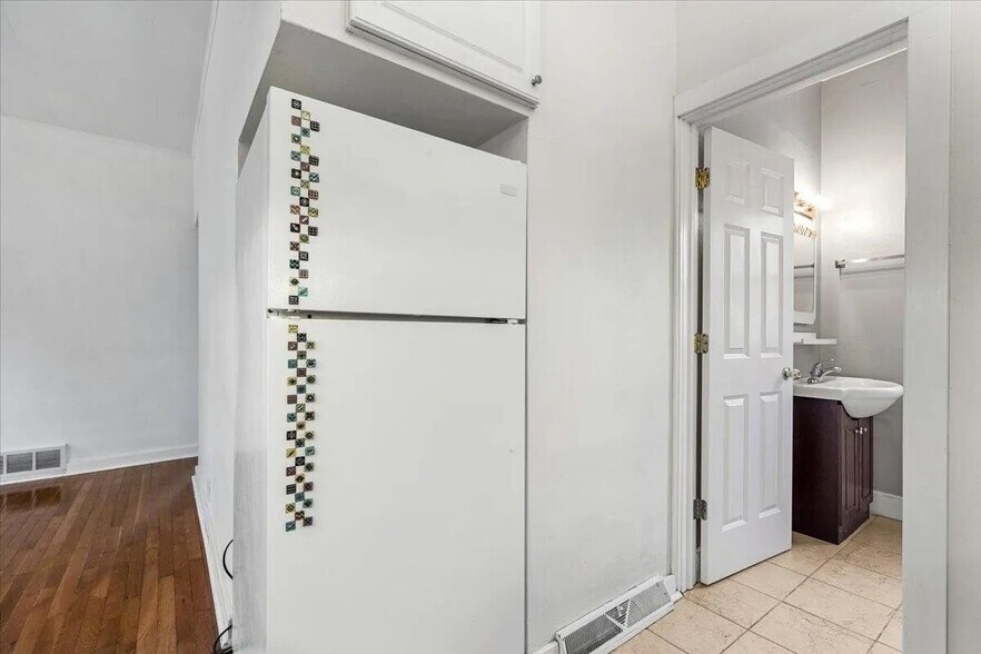Kitchen - 1052 Poplar St