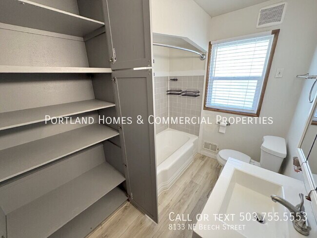 Building Photo - 8133 NE Beech St