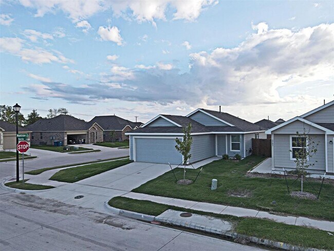 Building Photo - 5701 Manarchos Ln