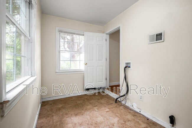 Building Photo - 819 Boroughbridge Rd