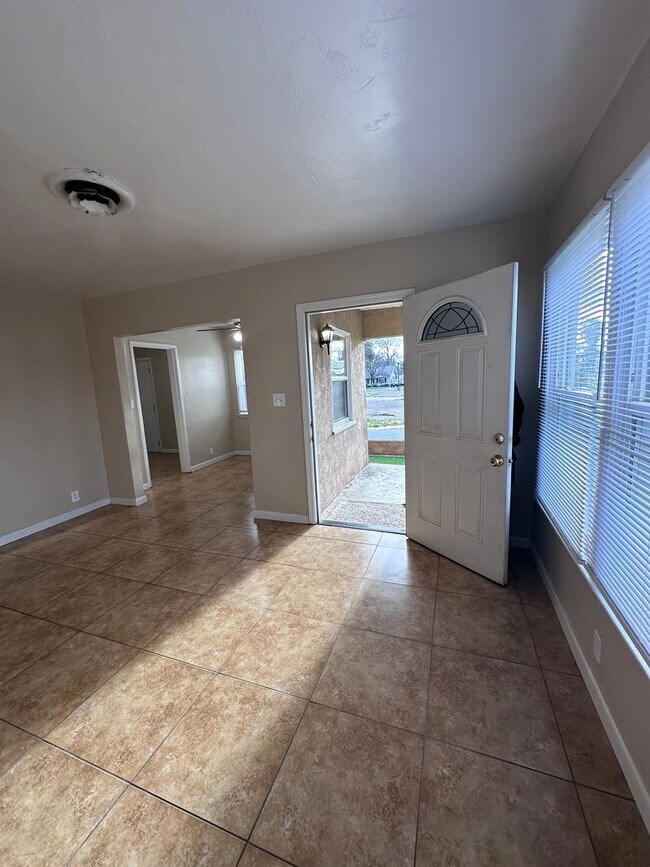 Building Photo - 2114 Brundage Ln