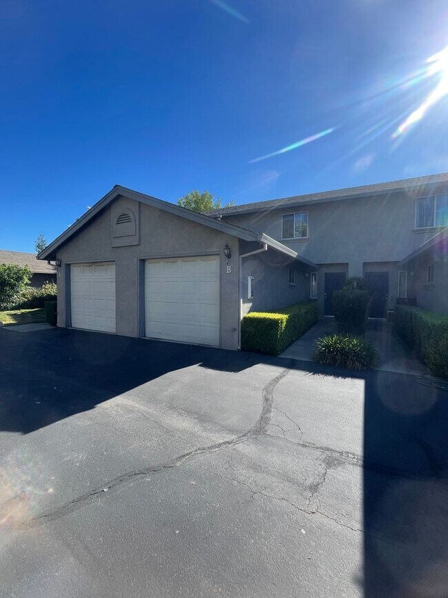 Building Photo - 1390 Serrano Pl