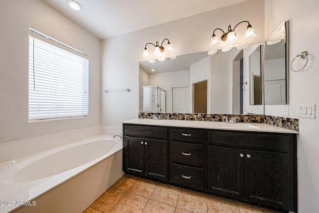 Building Photo - 3535 S Jasmine Dr