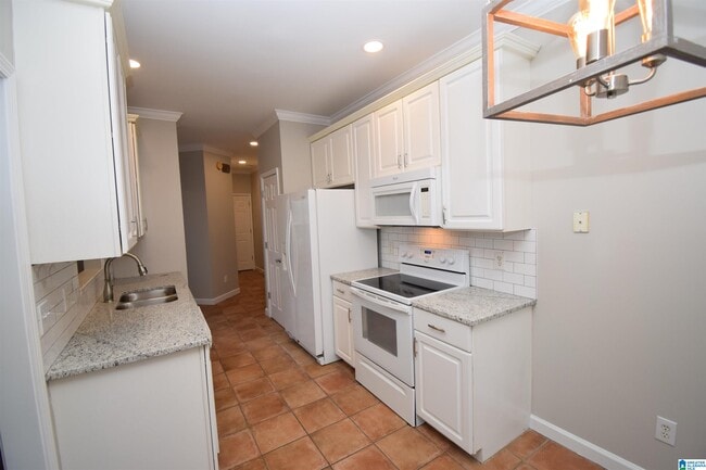 Building Photo - 5725 Riverbirch Dr