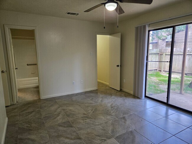 Building Photo - 2408 Bandera Dr