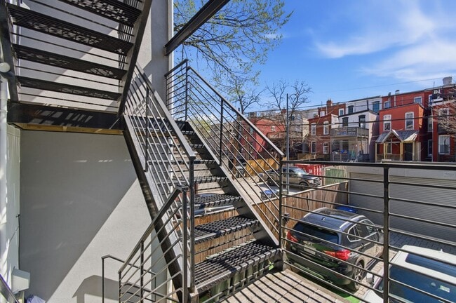 Building Photo - 1340 Kenyon St NW