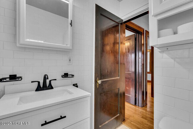 Building Photo - 407 Newark Ave