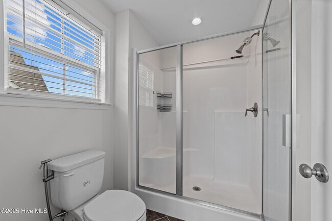 Building Photo - 828 Knoll Cir