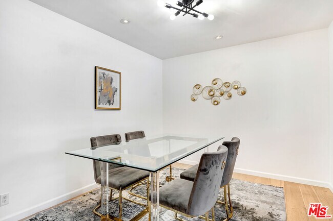 Building Photo - 645 Westmount Dr