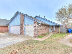 Building Photo - Now Touring & Available for Move in! 3 Bed/1.5 Bath Duplex in West Norman!