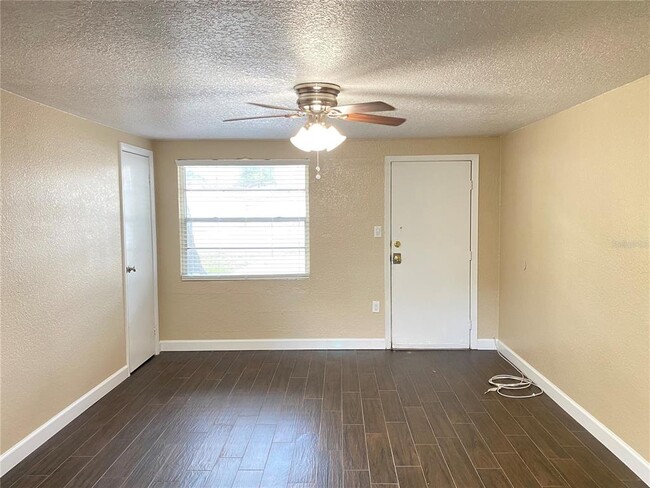 Building Photo - 37147 Marlu Ln